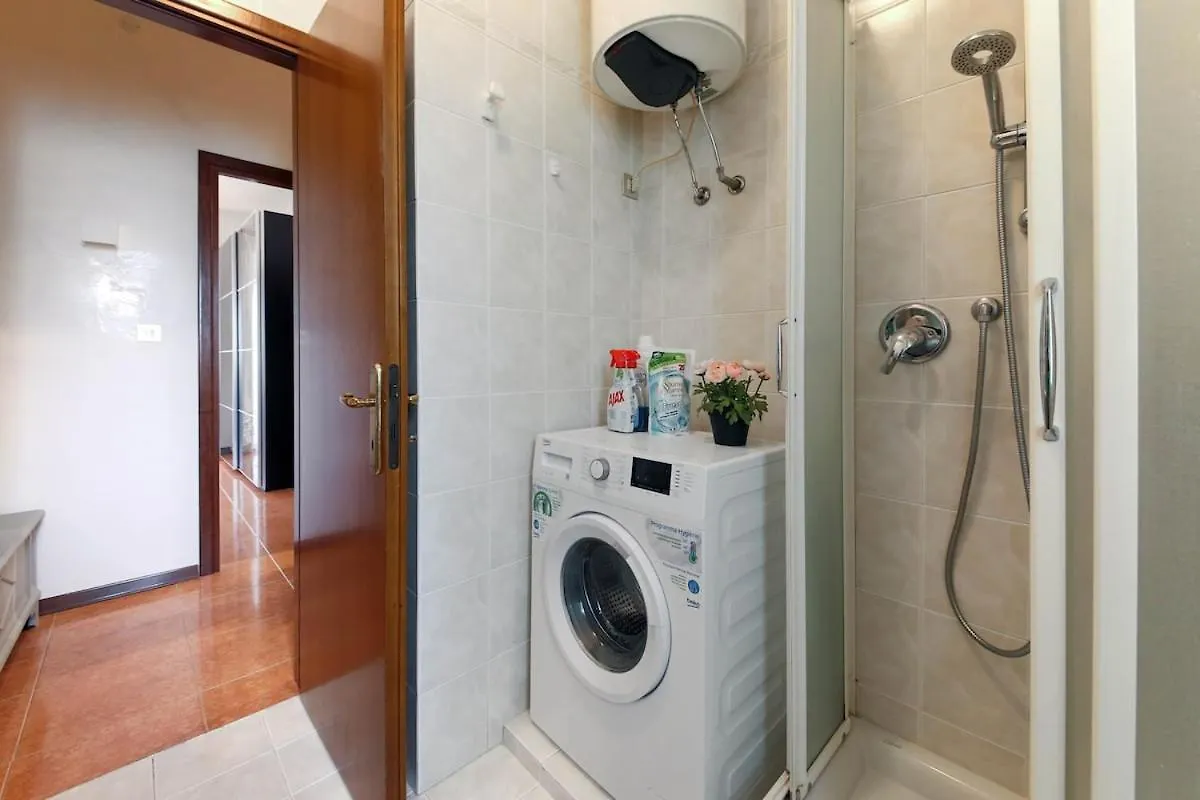 Private Parking - Family Home - 15 Min To Venice 0*,  Italy