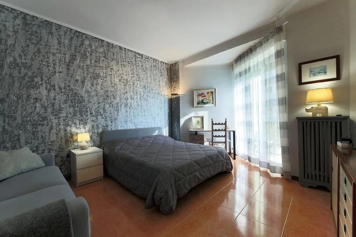 Private Parking - Family Home - 15 Min To Venice 0*,  Italy