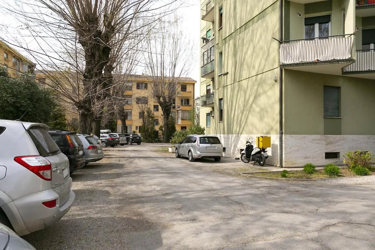 Private Parking - Family Home - 15 Min To Venice Apartment